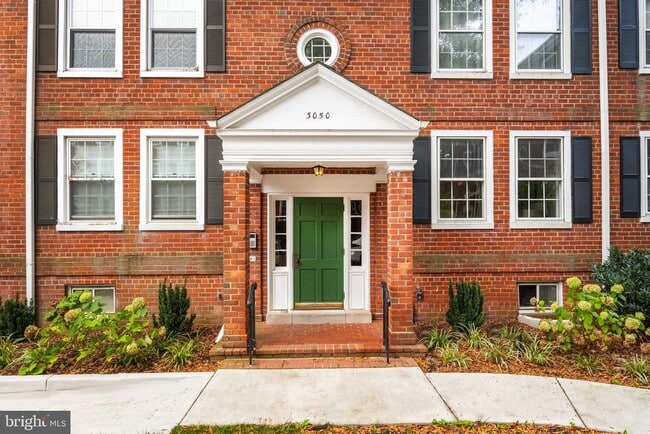 Building Photo - 3050 S Buchanan St Unit C1