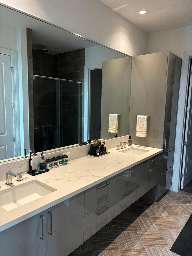 Building Photo - 1211 Caroline St Unit 1104