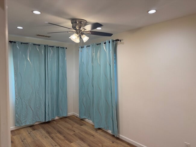 Photo - 7344 Balcom Ave