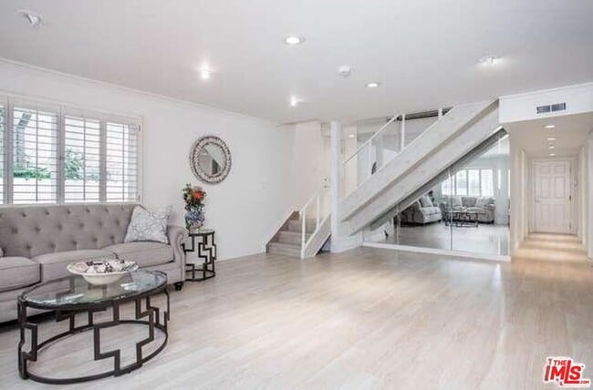 Photo - 745 Oxford Ave