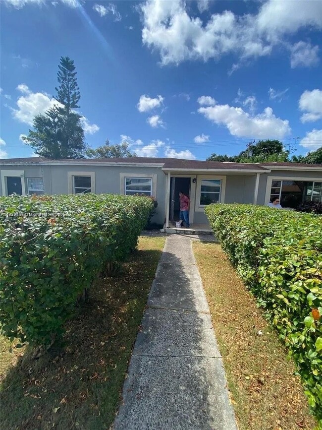 Photo - 10470 SW 172nd St Apartamento Unidad A