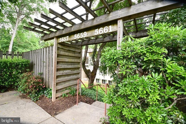 Building Photo - 5659 Harpers Farm Rd Unit D Rental