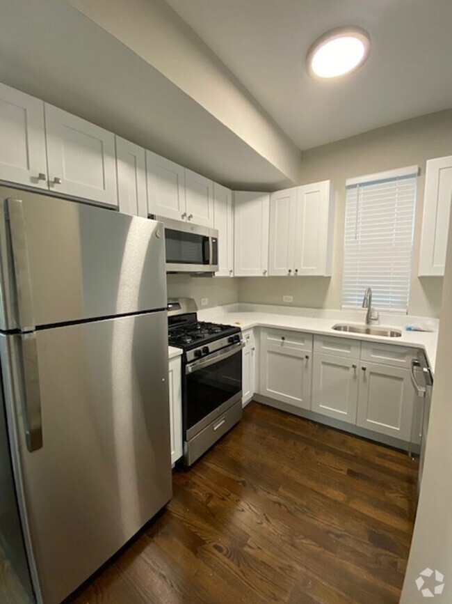 Building Photo - Newly Renovated Modern 3- Bed w. great des... Unit 1R Rental