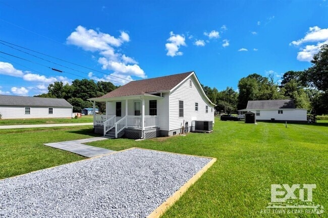Building Photo - Newly Renovated 2 Bedroom 1 Bath in La Cro... Rental
