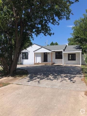 Building Photo - 2326 Amarillo St Rental