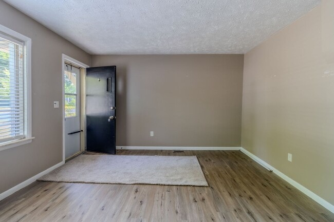 Photo - 916 Webster St