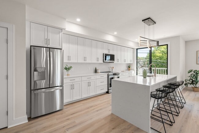 Building Photo - 260 Elm St Unit 304