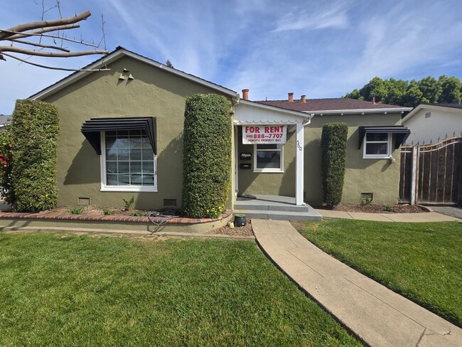 Building Photo - Raymond Unit A - Front