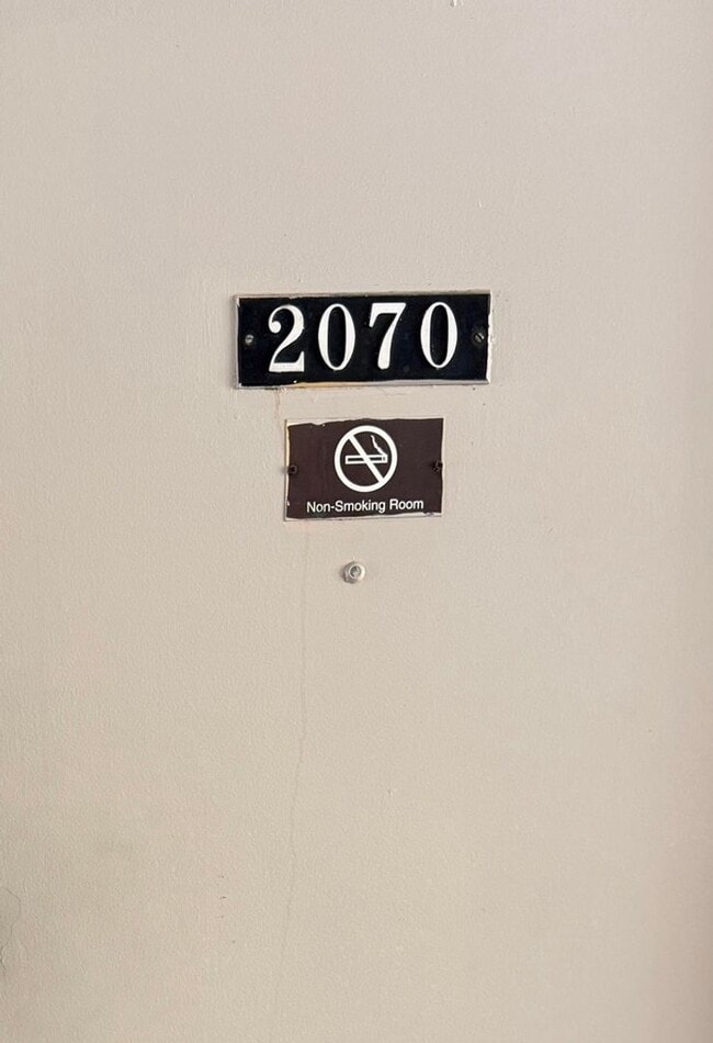 Building Photo - Studio apartment including Water, Electric & Cable TV. Community pool. Unit 2070