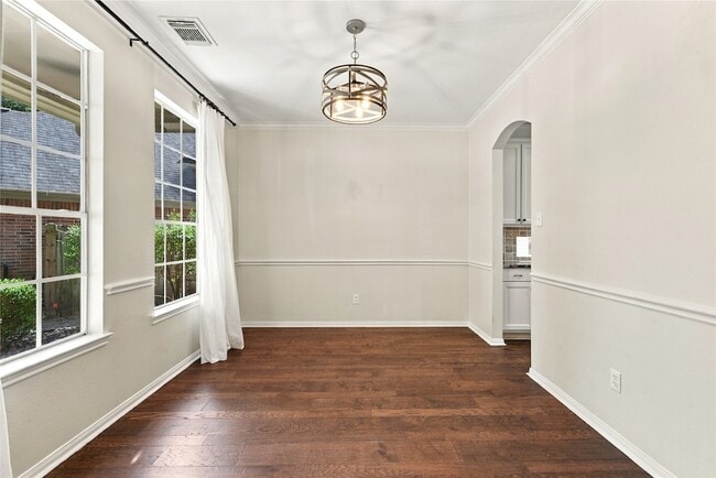 2 W Hobbit Glen Dr