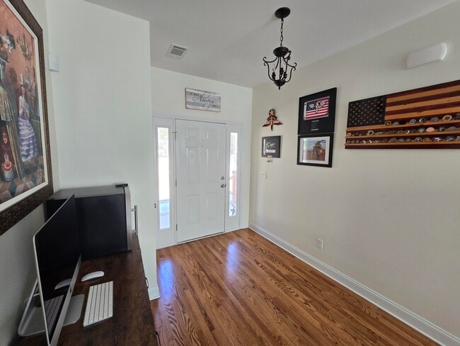 Photo - 525 Ramsey Rd