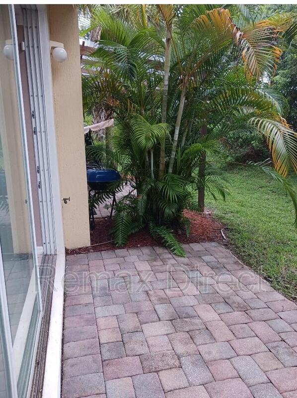 795 Pipers Cay Dr