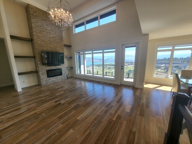 Photo - 1887 Scott Crescent