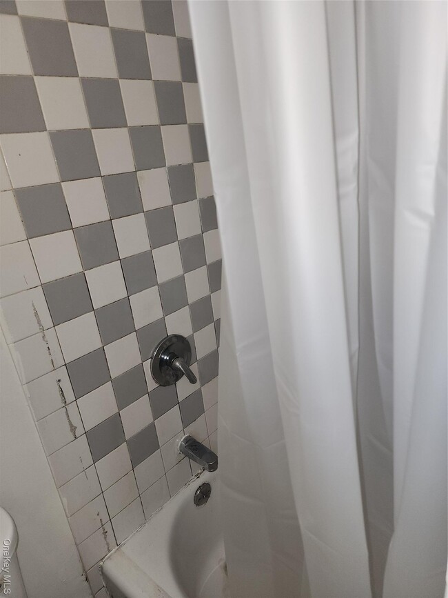 Photo - 206-03 Jamaica Ave Unit 2nd. Floor.