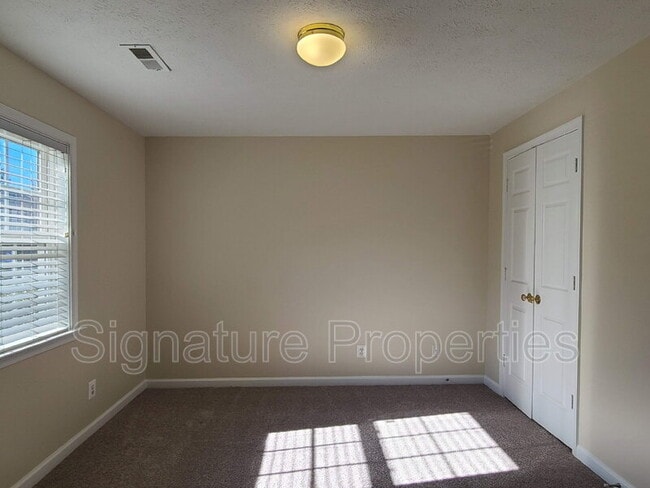 Photo - 106 Regina Ln