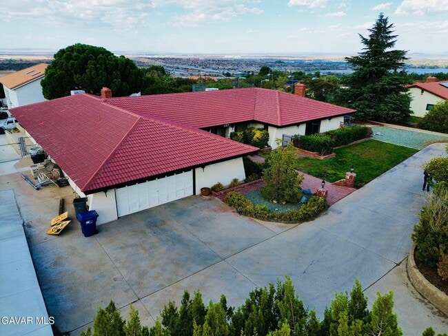 Photo - 527 Westlake Dr