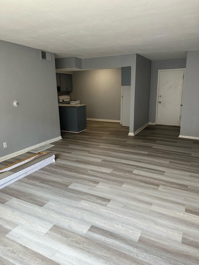 Photo - 1921 Oxford Cir Unidad 5