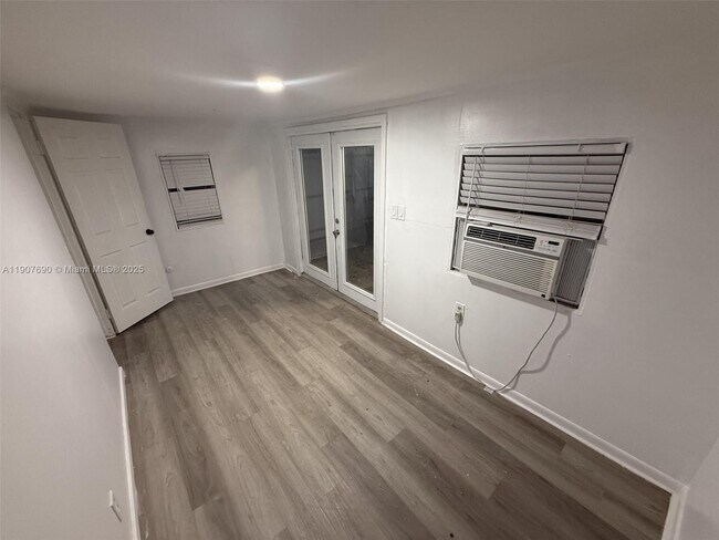 Photo - 35 NW 57th St