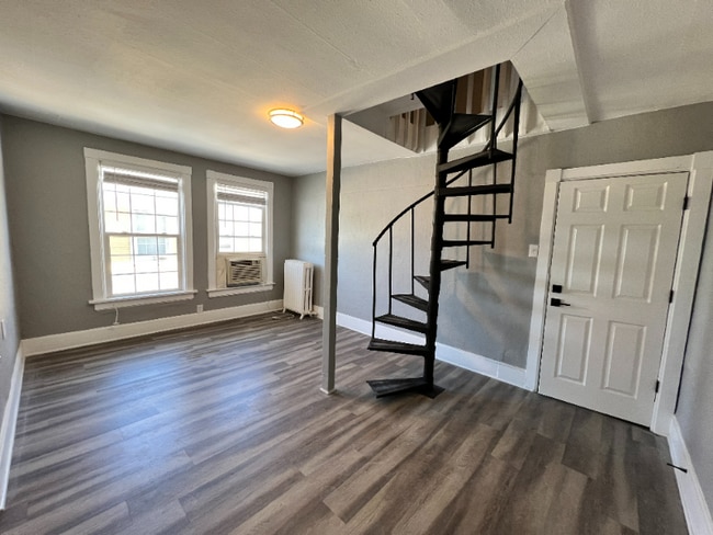 Building Photo - 1617 10th Ave Rental