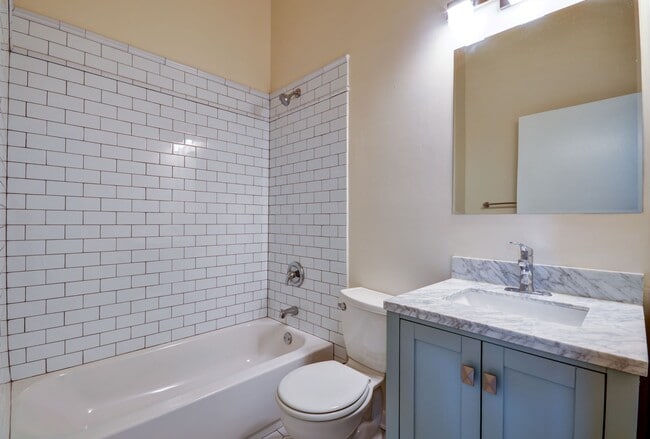 Photo - 3255 N Sheffield Ave Unit 306