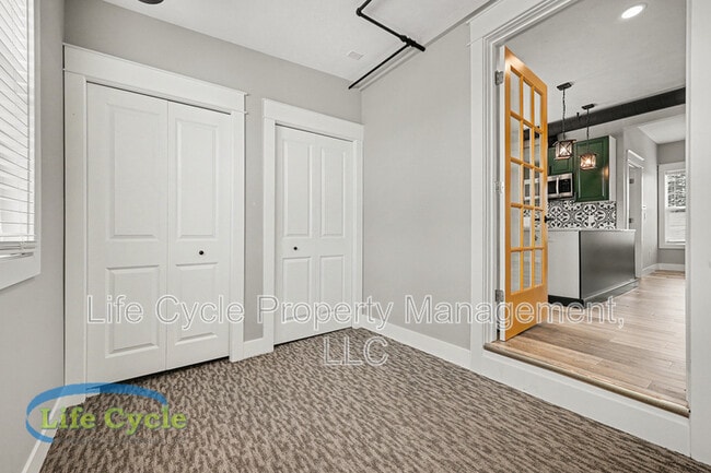 900 Michigan St NE