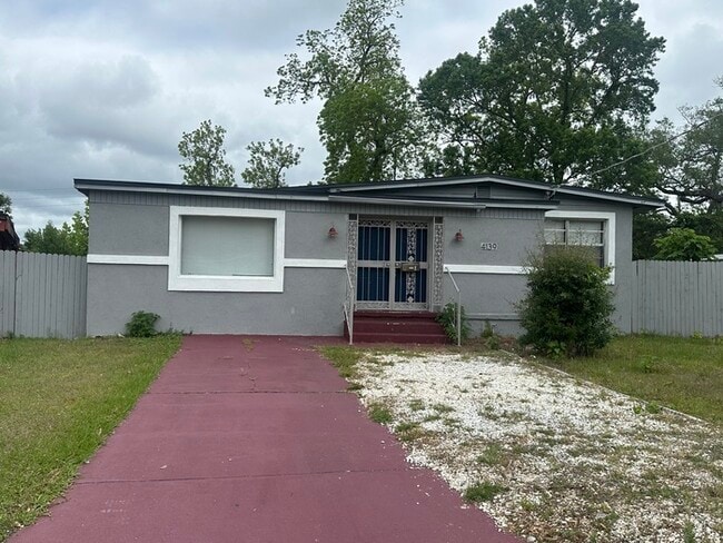 Building Photo - Quiet Cul De Sac 3 Bedroom Home With Bonus Flex Space