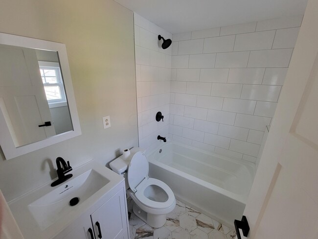 Photo - 751 Wager St