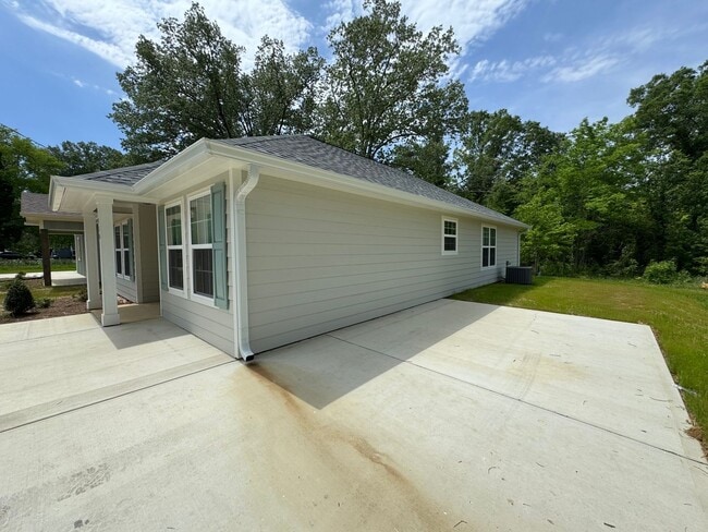 Photo - Brand New 3/2 House in Rome- $1,695