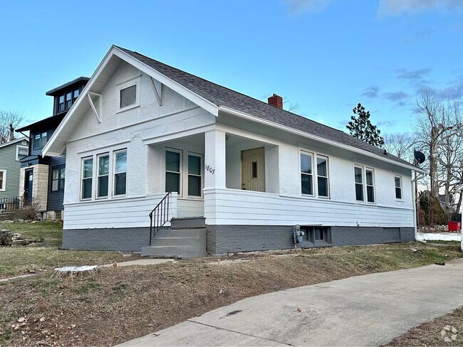 Building Photo - 1807 C Ave NE Rental