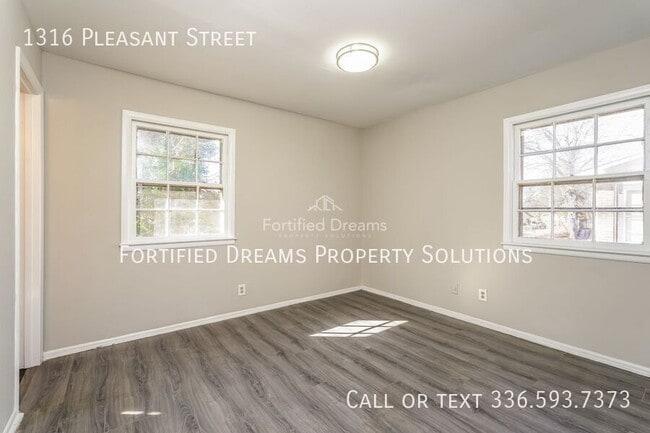 Photo - 1316 Pleasant St