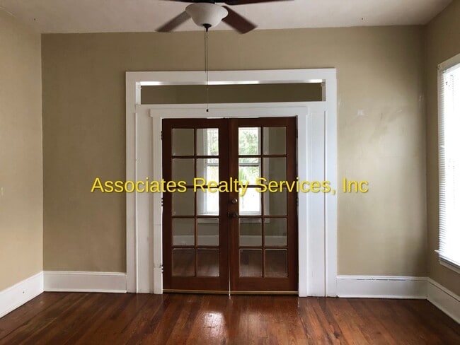 Building Photo - 115 NE 9th St Unit MR65-01