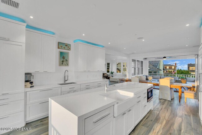 985 Ocean Ave