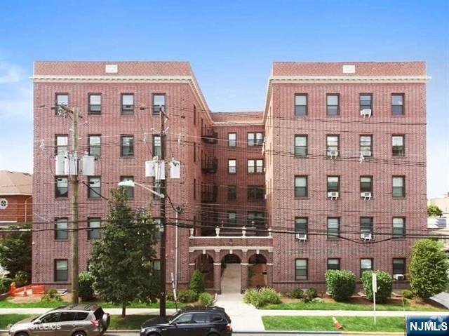 Building Photo - 855 Broad Unit 45 Rental