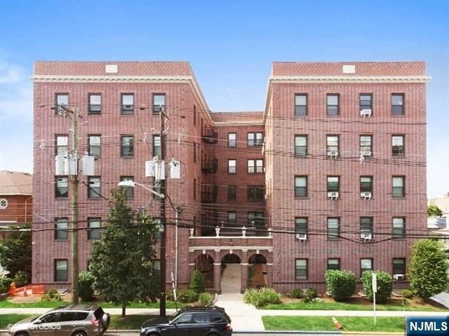 Building Photo - 855 Broad Unit 45 Rental