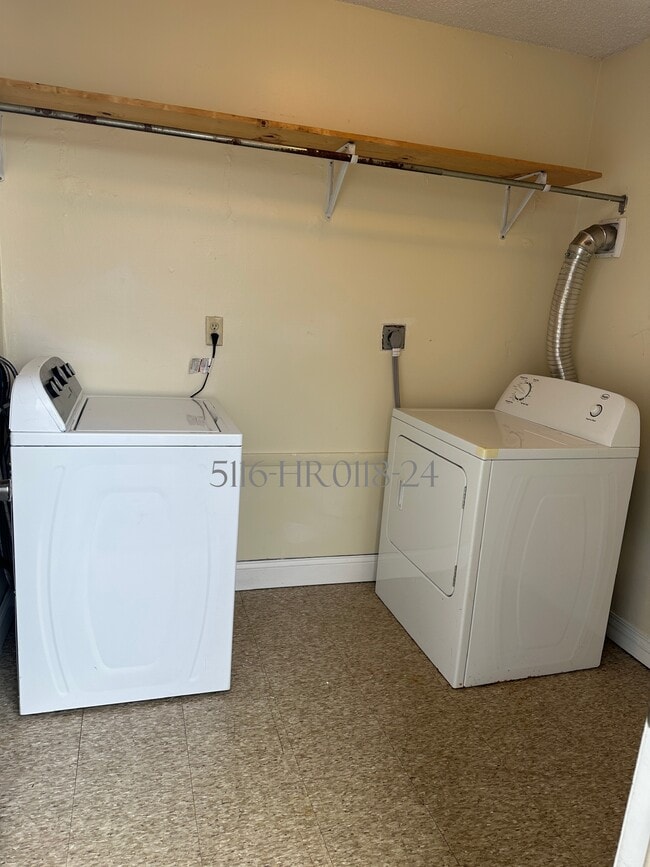 Photo - 2472 Agler Rd