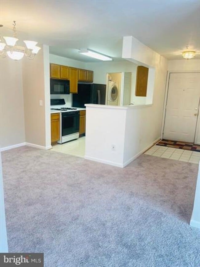 Photo - Amazing corner 3 bedroom/ 2 full bathroom