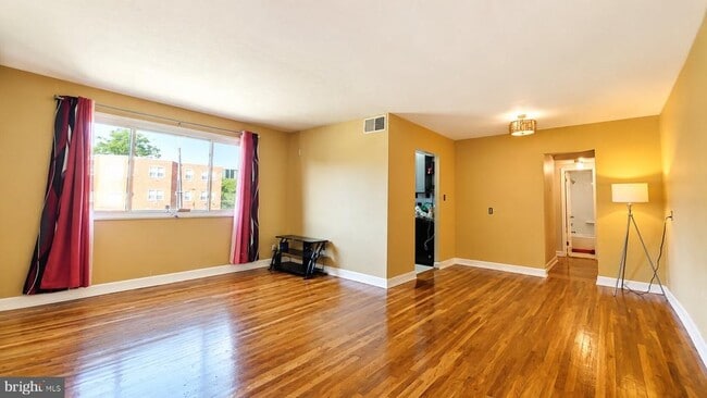 Building Photo - 3839 Hamilton St Unit K-301