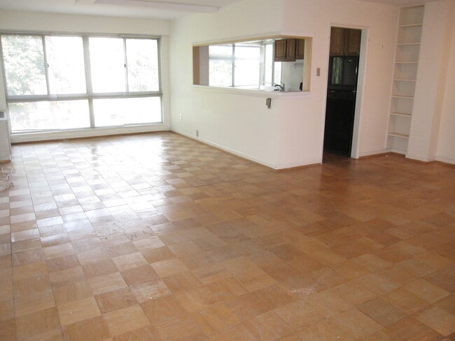 Building Photo - 6445 Luzon Avenue Northwest Unit 501