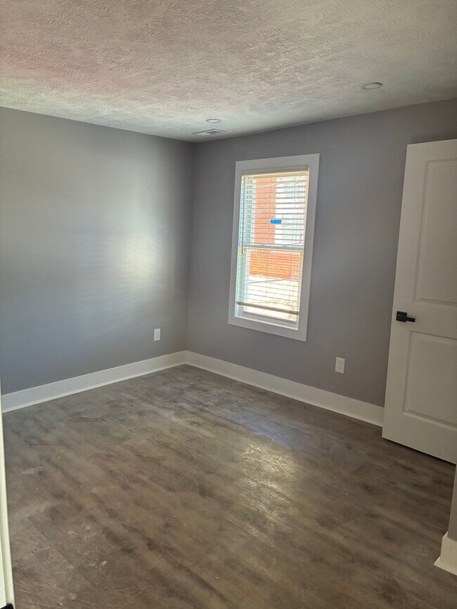 Photo - 352-354 Ermine Way Unit 354 Ermine