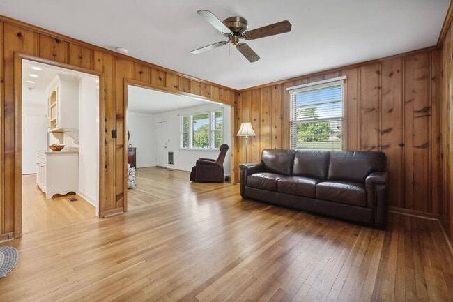 Photo - 212 Wilowen Dr
