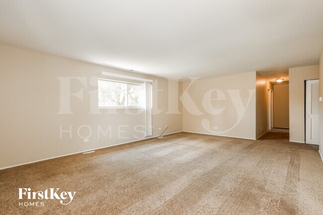 Photo - 105 Oxford Ln