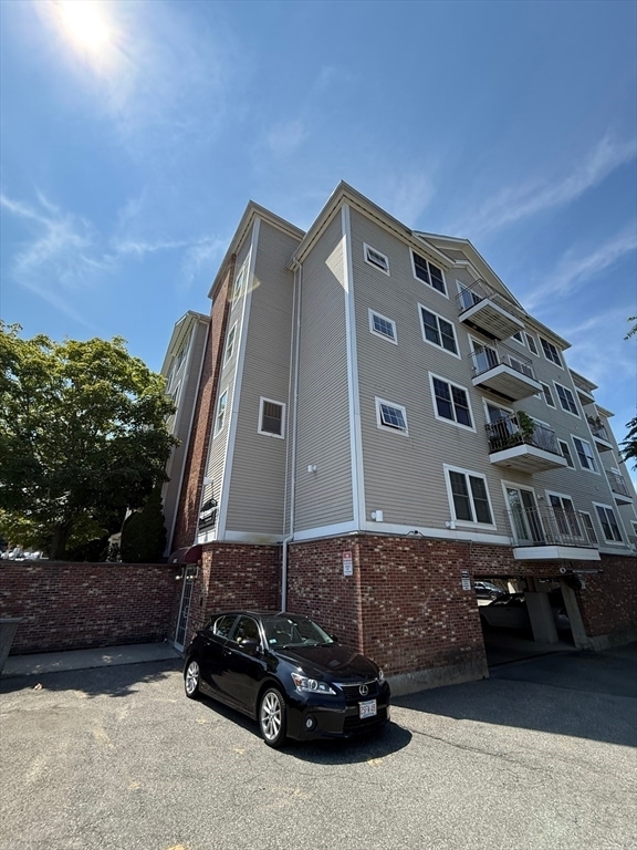Building Photo - 260 Main St Unit 305