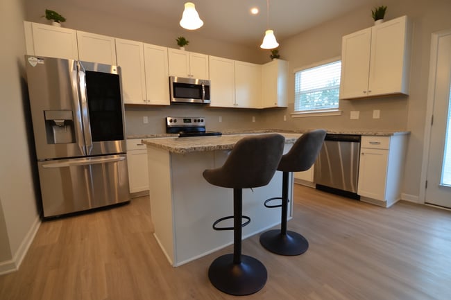 Photo - 103 Memorial Ct