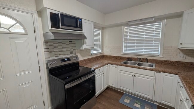 Photo - 800 N Briarcliff Rd