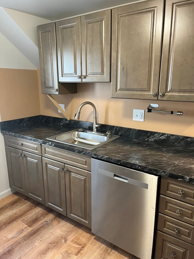 Building Photo - 20 N Orchard St Unit B Rental
