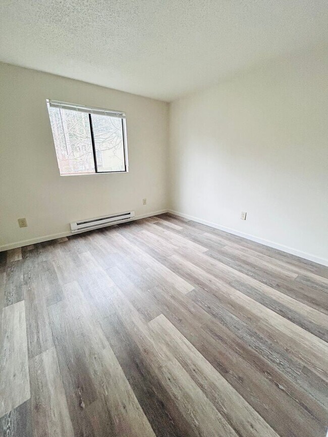 Photo - Great 3 Bedroom 1.75 Bathroom Condo! Washer/Dryer Hook Ups! W/S/G Paid!