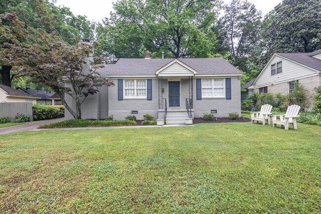 Photo - 537 Eastbourne Pl