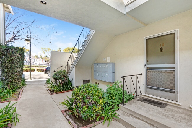 Photo - 10906 Santa Monica Blvd, prime Westwood!