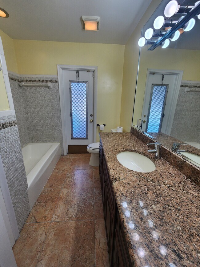 Photo - 1000 Renmar Dr