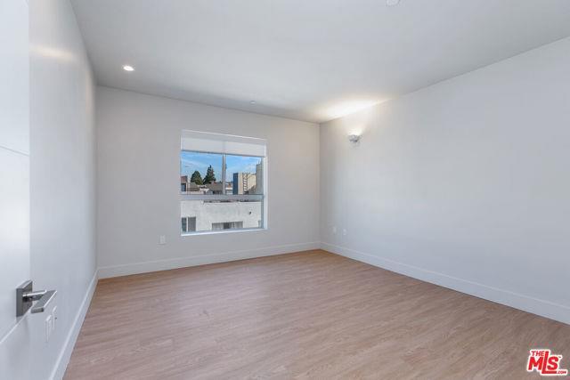Building Photo - 11837 Mayfield Ave Unit ph2 Rental